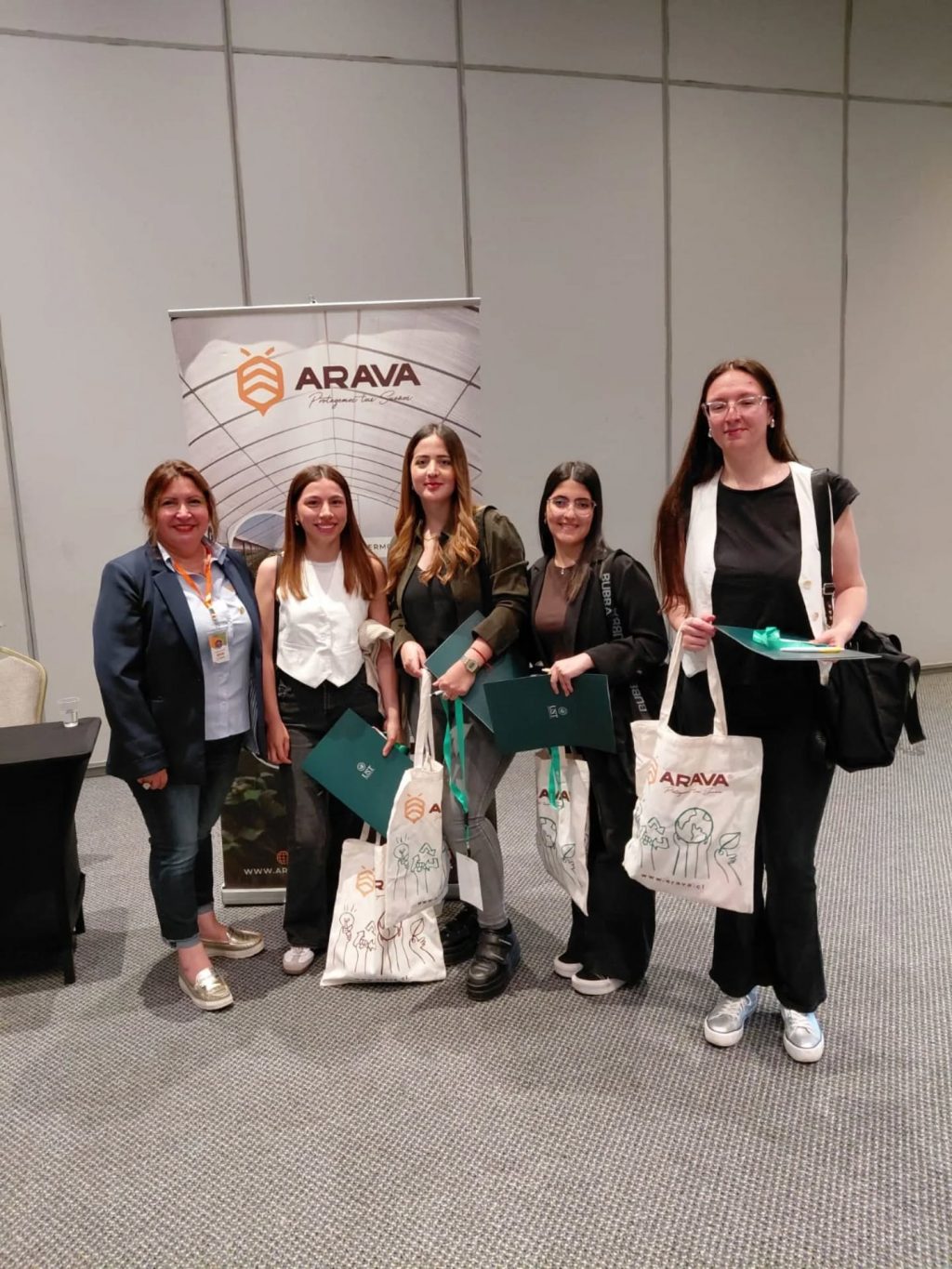 Instagram post from aravachile. This post is in position 0.